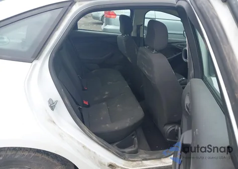 2018 Ford Focus S z USA, uszkodzony, nr VIN 1FADP3E23JL236365